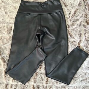 Women’s faux leather lined black leggings